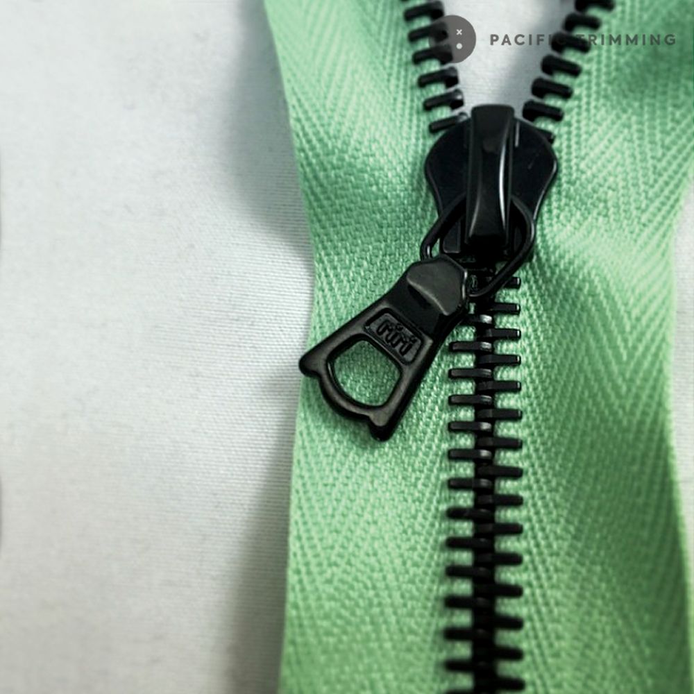 M4 One Way Matte Black Teeth Metal Zipper